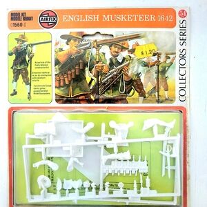 1976 AIRFIX English Musketeer Model Kit 1642 01560-0 54mm Scale - Sealed